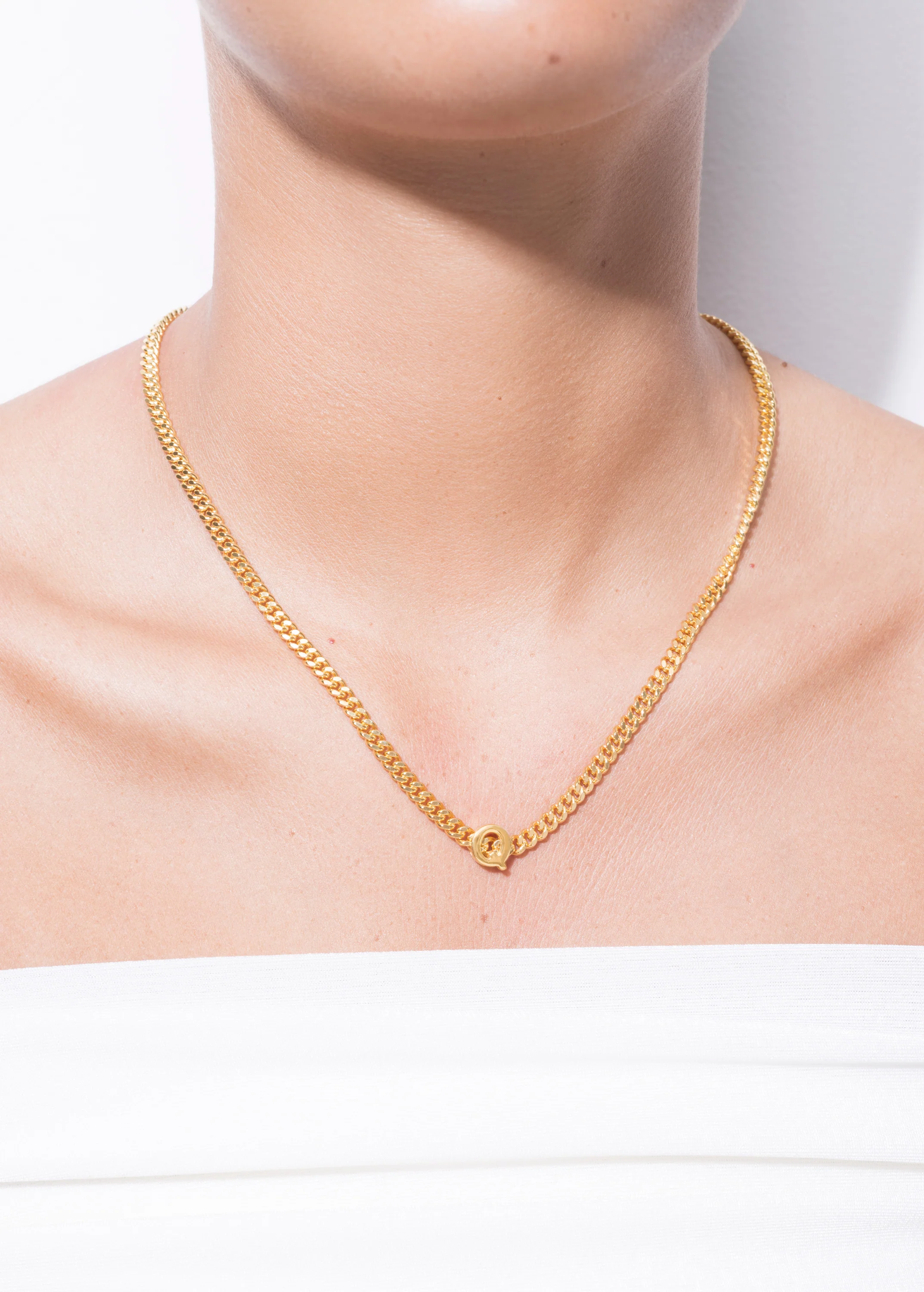 alphabet necklace with pendant Q - Image 2