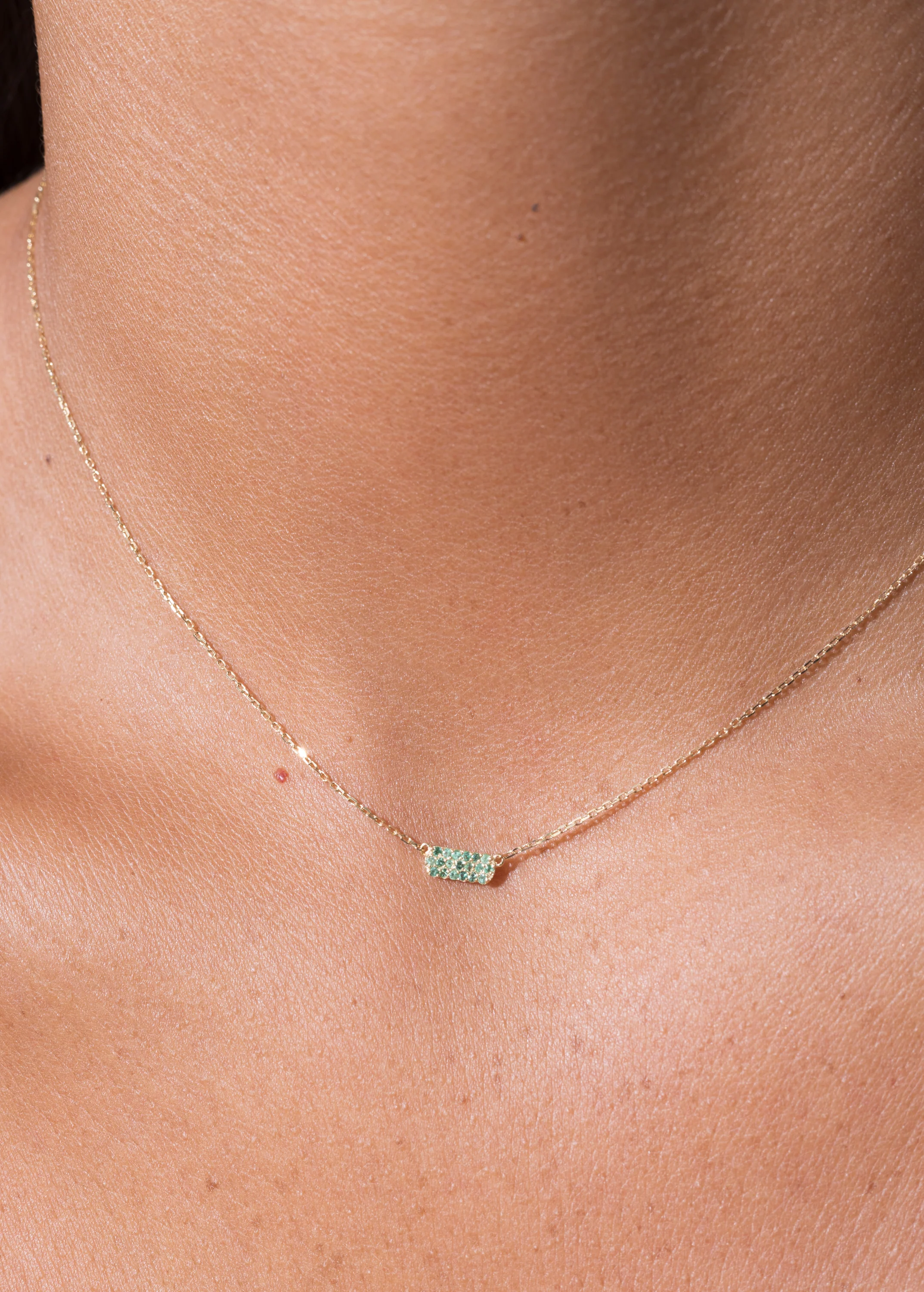 hannah necklace 18k emerald - Image 3