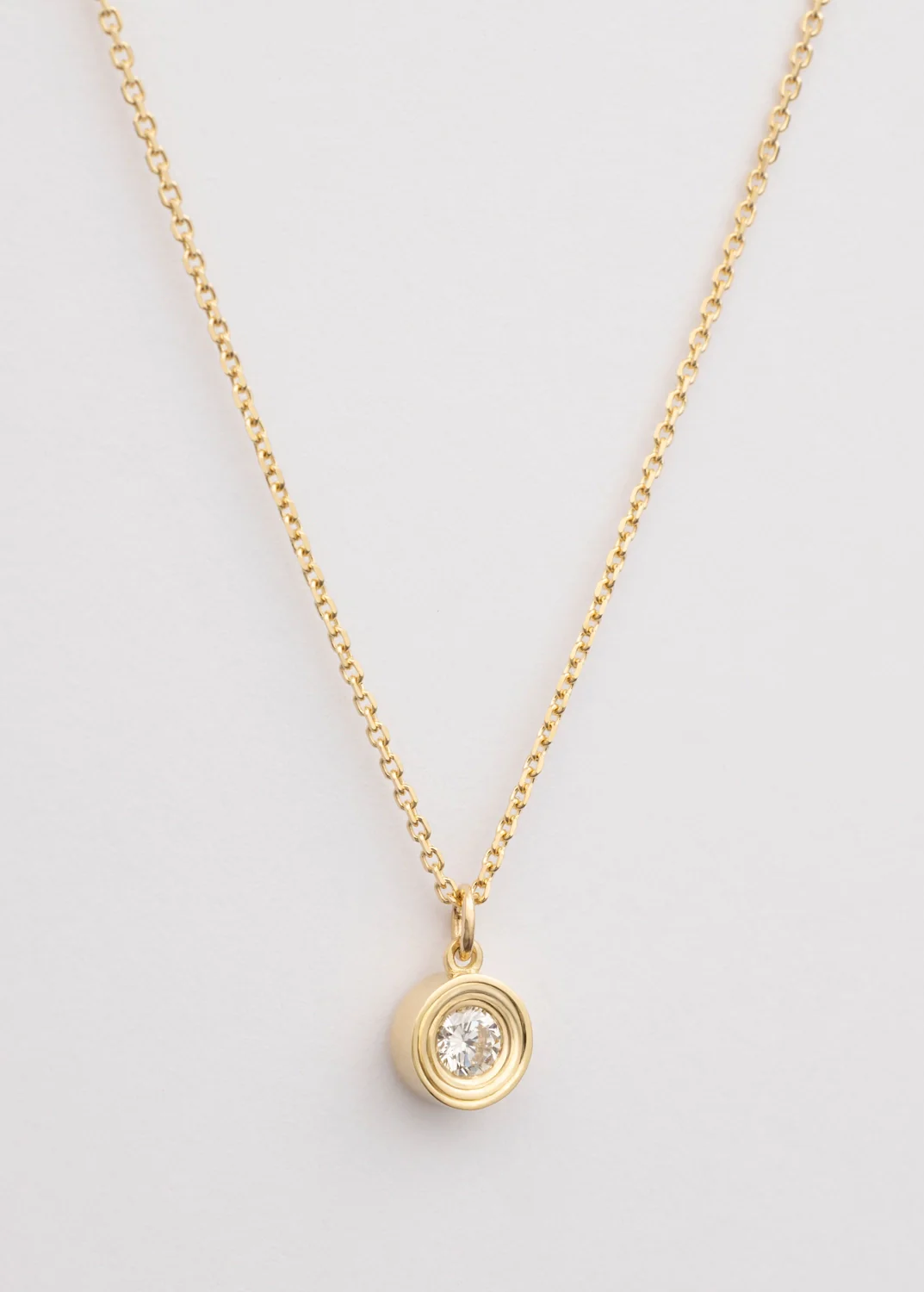 round bezel 18k diamond necklace - Image 3