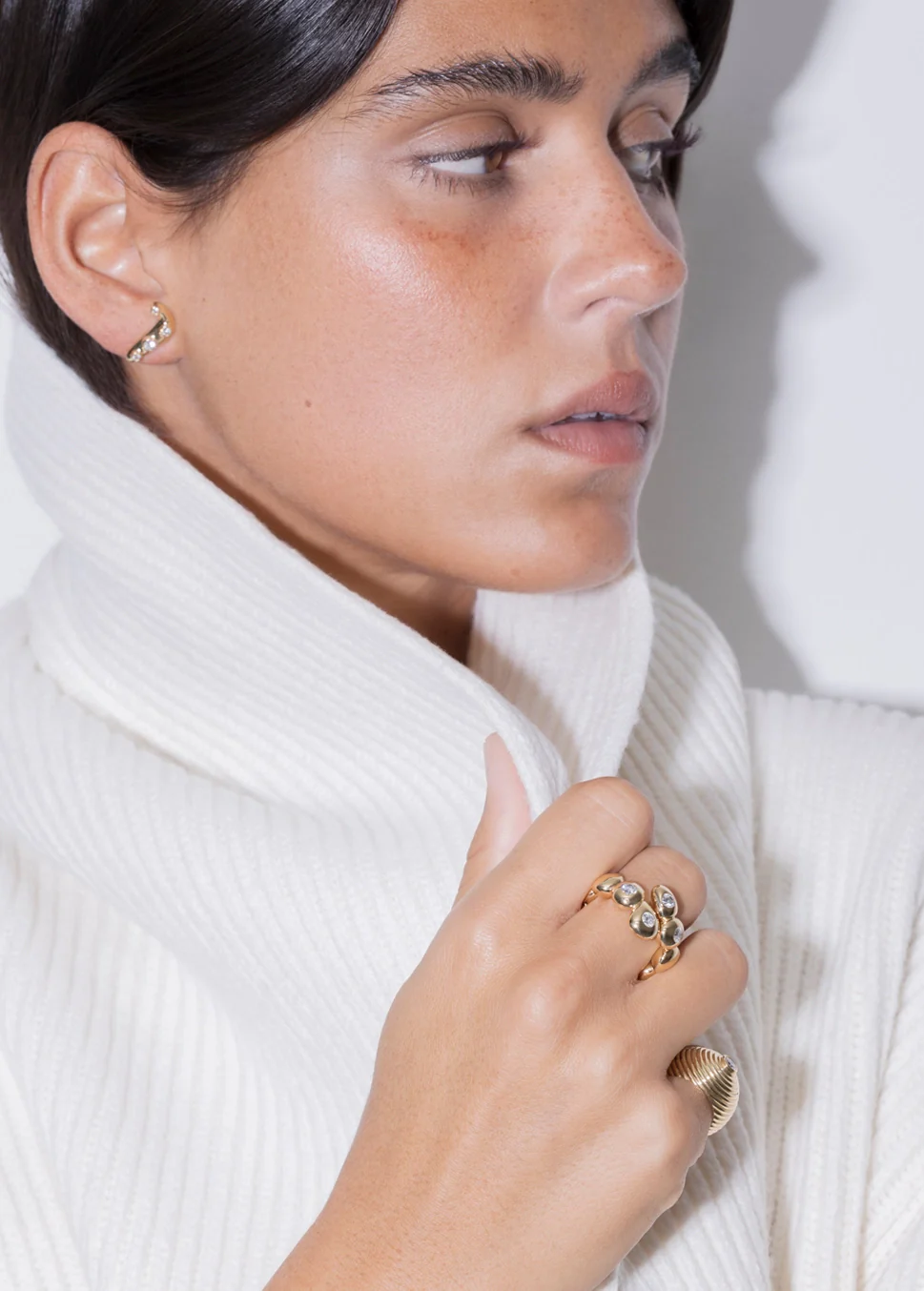 unperfect sphere 18k diamond ring - Image 4